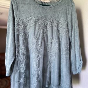 Like new ls top. Green w/ pretty floral design